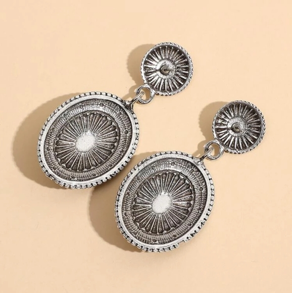 ⚡️ Antique Silver Southwest Dangle Earrings - Picture 2 of 5